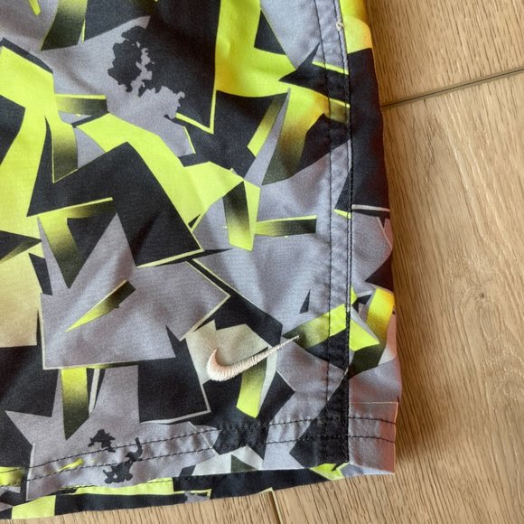 Boy's Nike Swim Trunks Excellent Condition - Picture 2 of 5